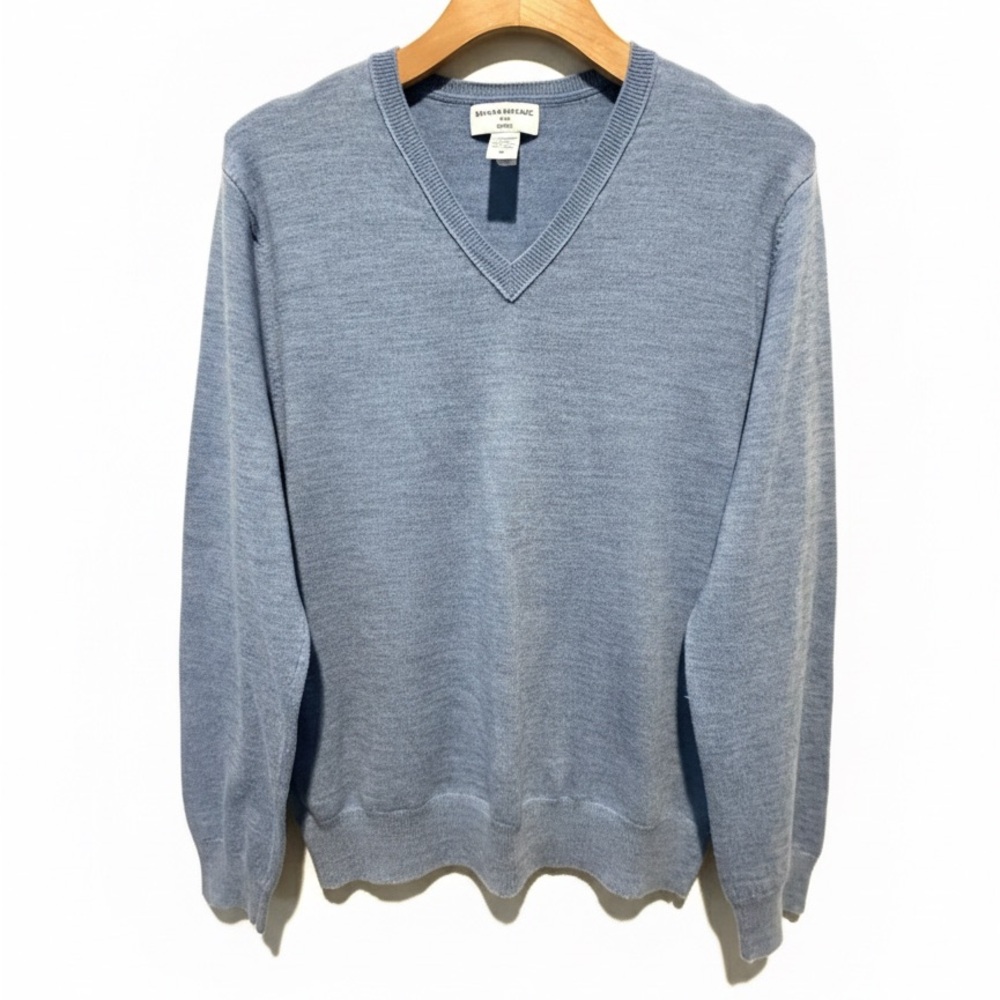 Banana Republic Men’s Light Blue 100% Merino Wool V-Neck Sweater